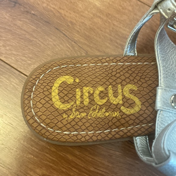 Silver sandals. - Picture 3 of 3